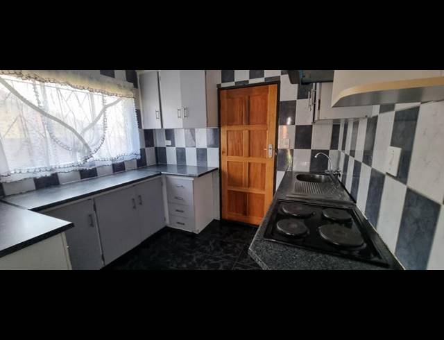 2 BEDROOM HOUSE FOR SALE IN DAWN PARK